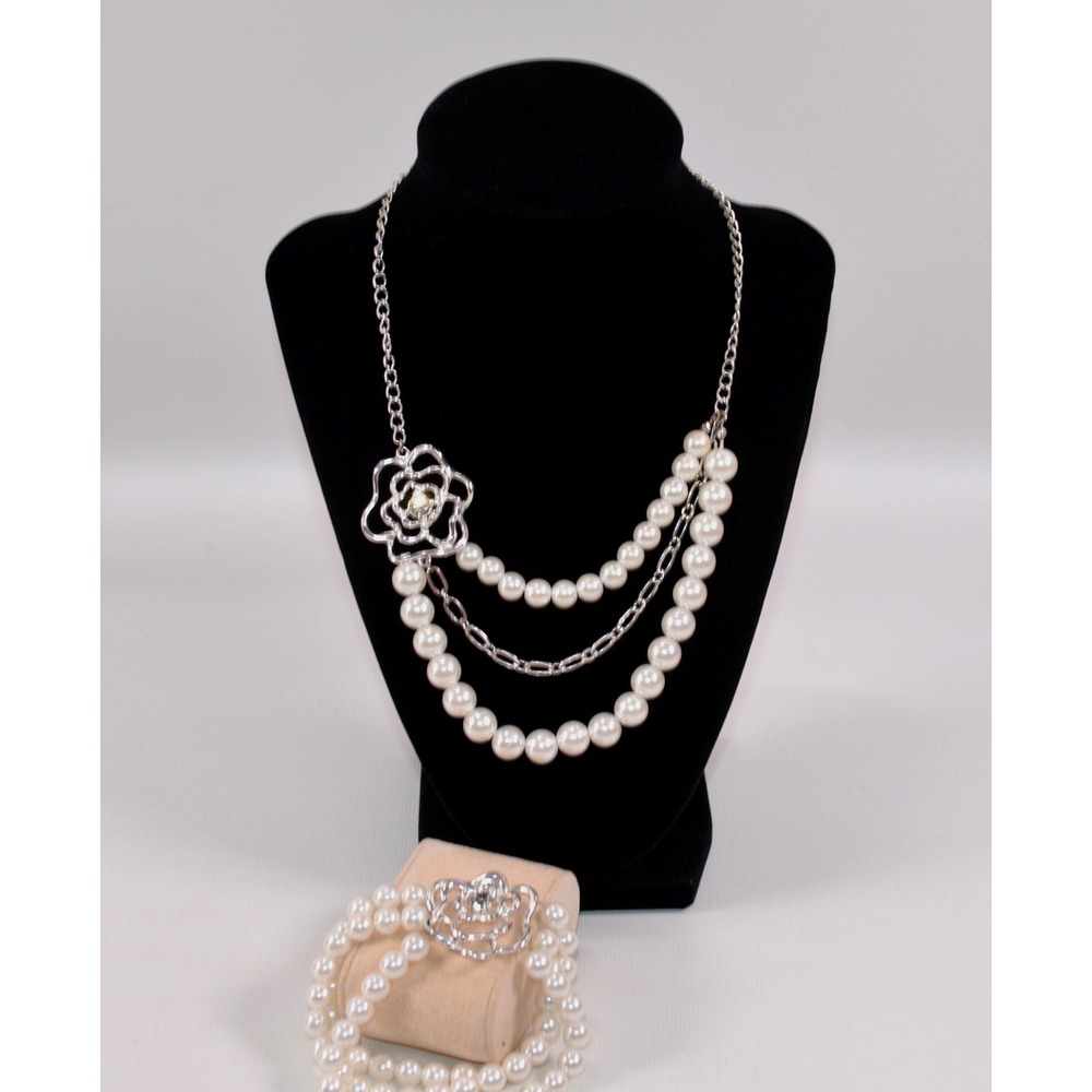 Avon Floral Bloom Pearlesque Jewelry Set Necklace Bracelet Silver Toner White